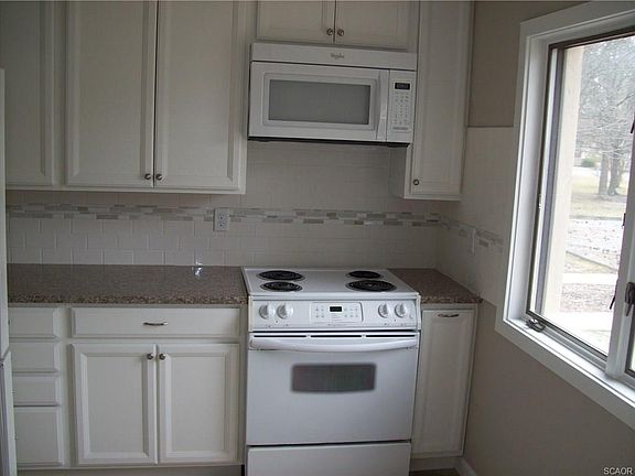 2nd image of 743 Clubhouse Ln Unit A