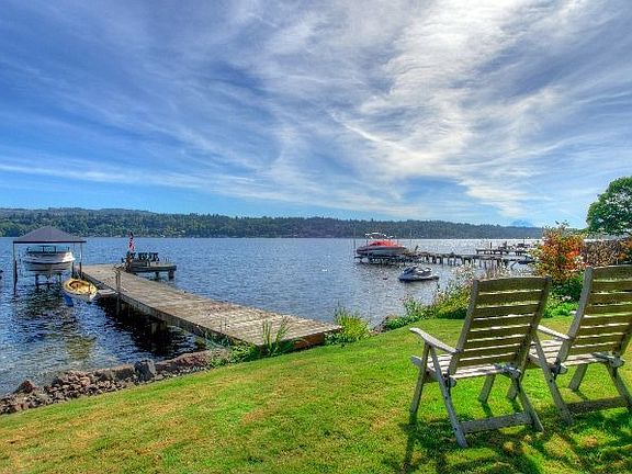 Dock With Room for Toys