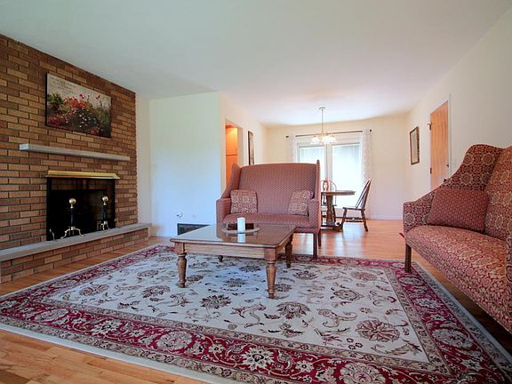 2nd image of 165 Woodrow Ave S