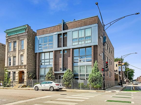 3rd image of 956 N Noble St #3S