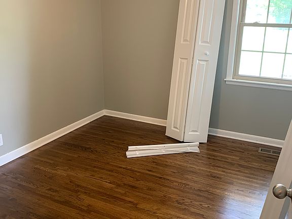 5th image of 2111 Foxdale Dr