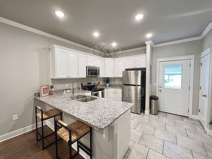 1st image of 338 N Syracuse Ave #B
