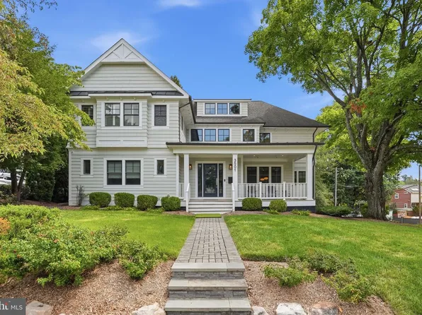 3501 N Dinwiddie St, Arlington, VA 22207