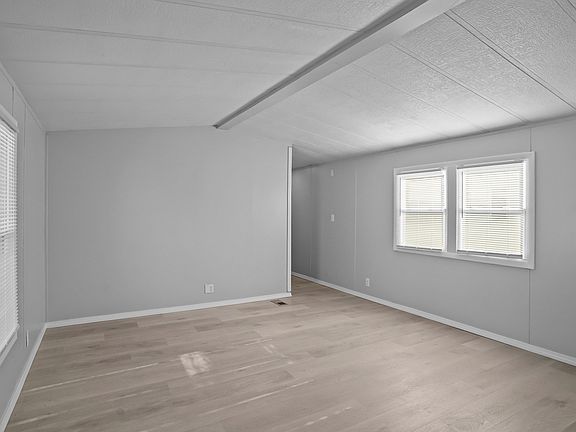5th image of 548 Kenyon Ave #4