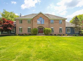 4 Horseshoe Dr, Millstone Township, NJ 08535