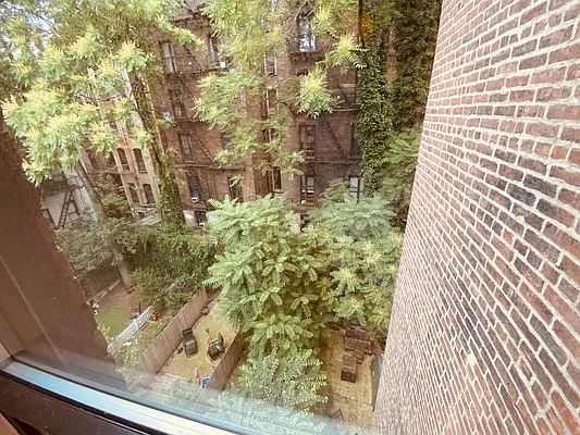 Rented by Metropolis Real Estate of Manhattan | media 23