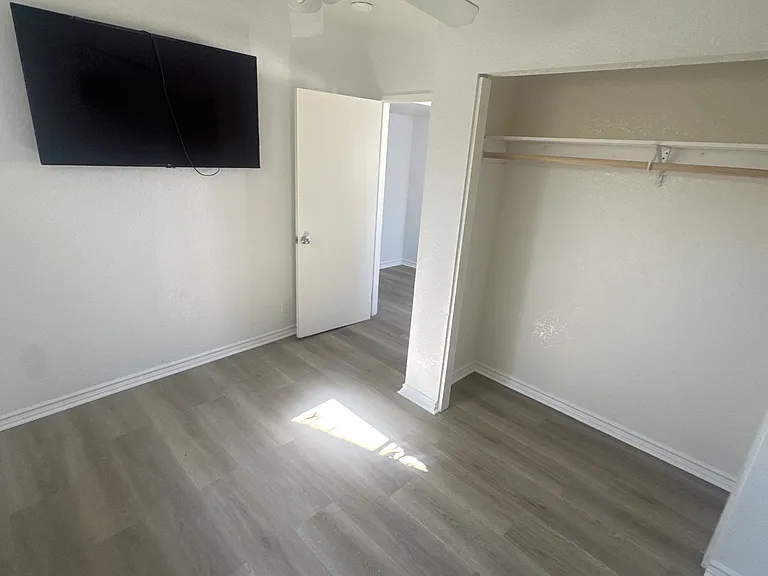 4758 Oak St #4758 — Photo 6