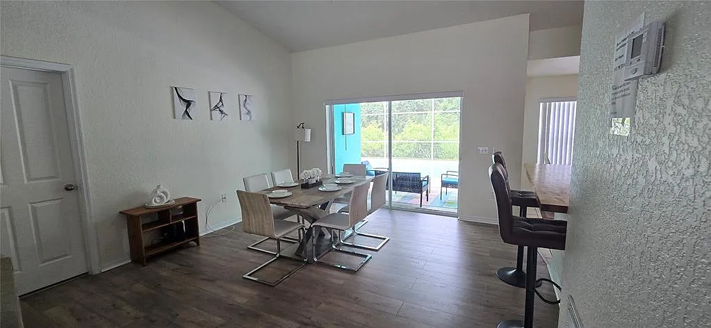 3 bed, 3.0 bath, 1512 sqft, $2,300 — Photo 3