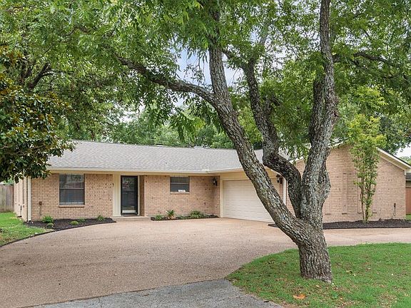 3rd image of 2697 Poplar Dr