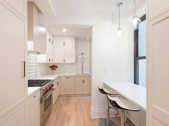 2nd image of 124 W 93rd St APT 4B