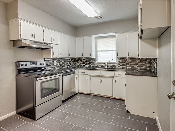 Look at this kitchen!!