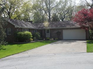 11 Valleyview Dr, Bowling Green, OH 43402