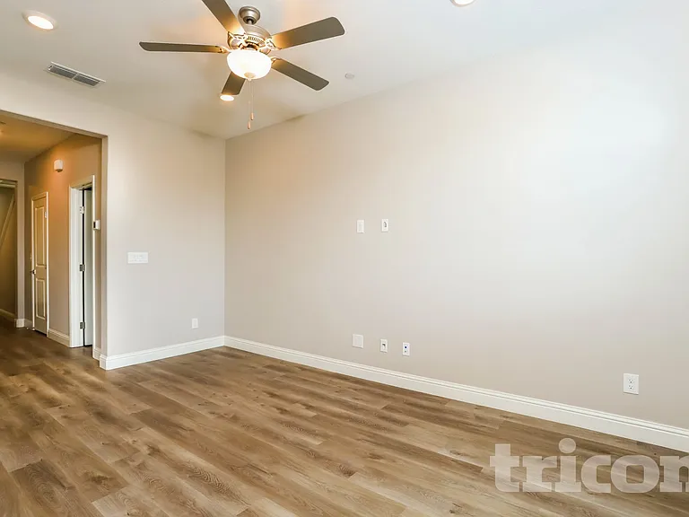 1238 Victorian St — Photo 2
