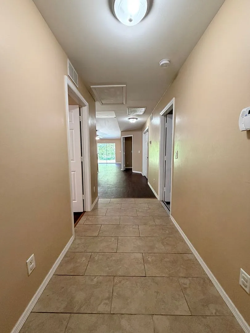 Charming 3BR/2BA Duplex with 1-Car Garage | Lawn Care & Salt Service Included — Photo 4