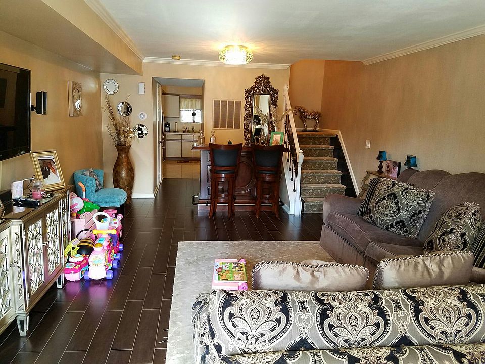 1st image of 131 Blythe Pl
