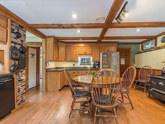 5th image of 819 W Lowell Ave