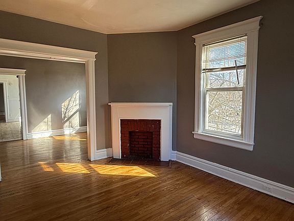 3rd image of 154 Midland Ave APT 4