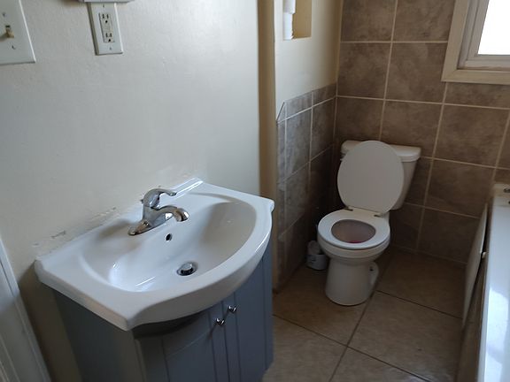 3rd image of 125 W Washington St