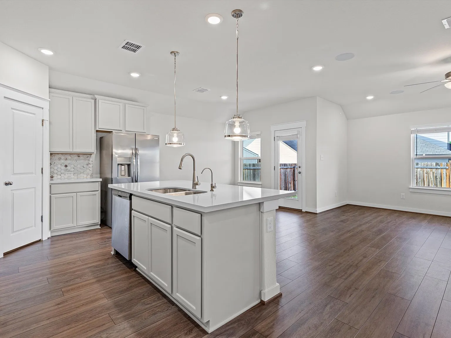 4 bed, 1609 sqft, $1,875 — Photo 2