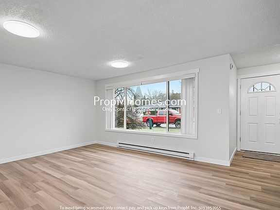 4th image of 124 NE 40th Ave