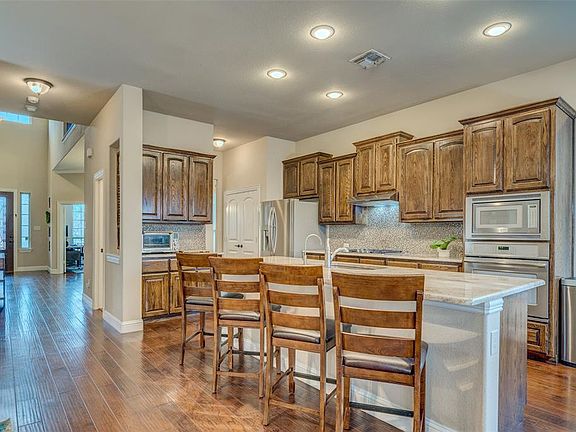 3rd image of 604 Packhorse Dr