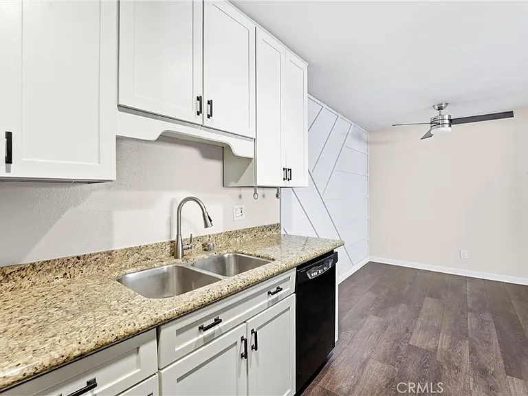 1001 W Macarthur Blvd #130 — Photo 7