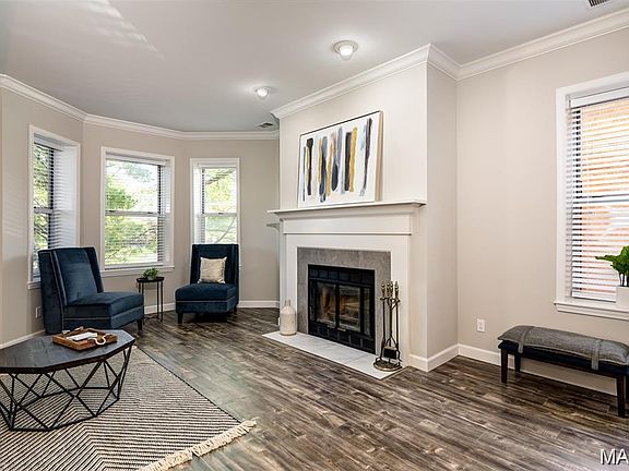 4th image of 4250 Lindell Blvd #101