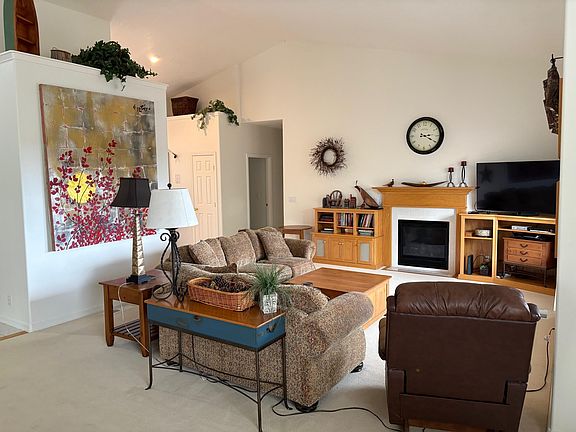 2nd image of 476 Nutcracker Dr