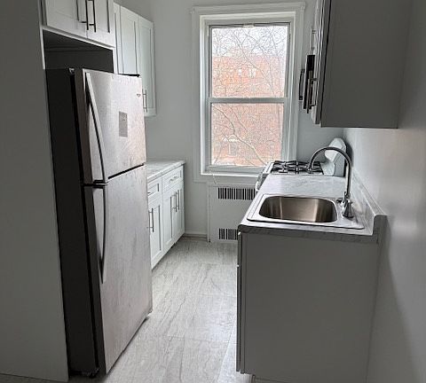 3rd image of 280 Ocean Pkwy APT 4L