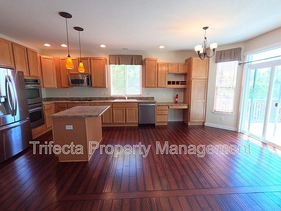 4th image of 2215 Harvest St
