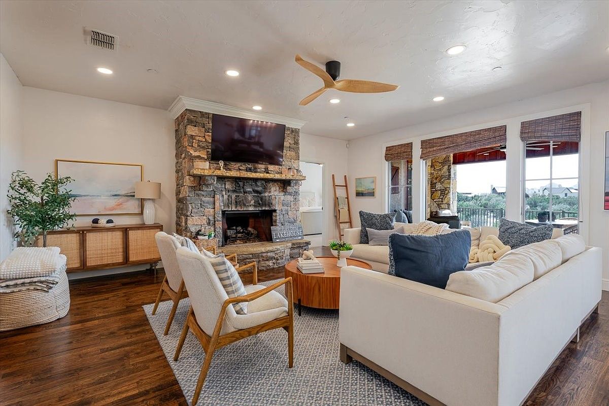 1653 Scenic Dr Unit 102