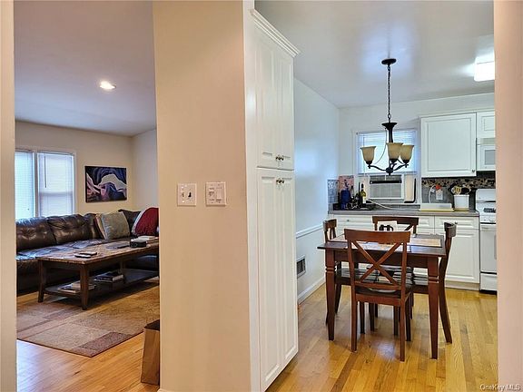 3rd image of 539 N Wagner Ave Floor 2
