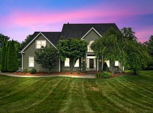 6 King Arthur Rd, Shrewsbury, MA 01545