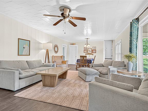 4th image of 301 W Bean St