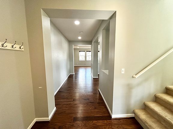 Excellent floorplan in this large home!