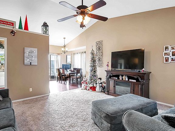 4th image of 1600 E Winterset Cir