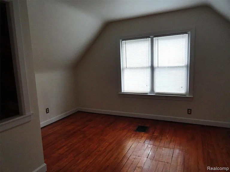 1726 Lyka St — Photo 15