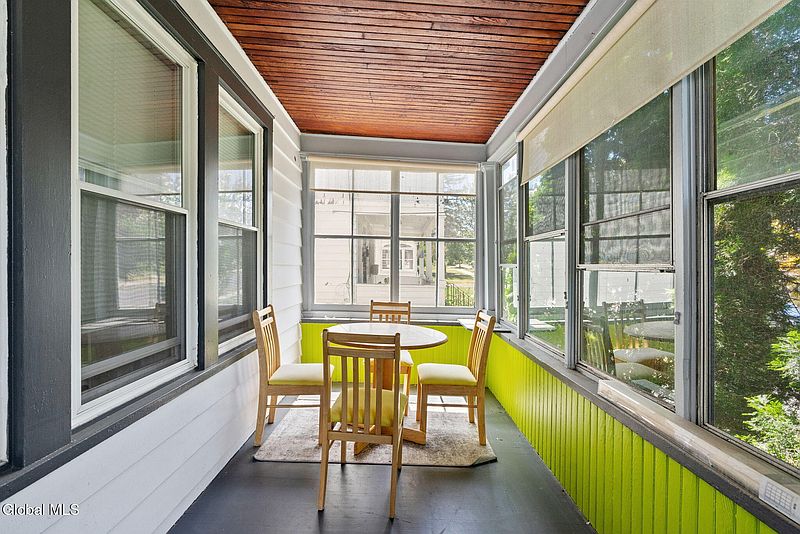 5th image of 60 Pinewood Avenue