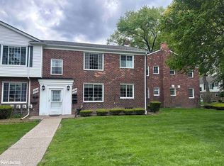22995 Gary Ln, Saint Clair Shores, MI 48080
