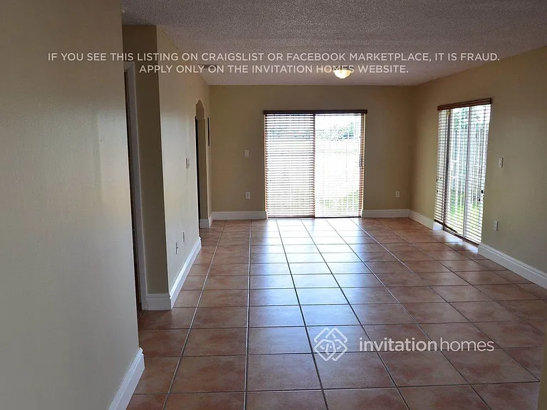 14002 SW 161st Ter — Photo 2