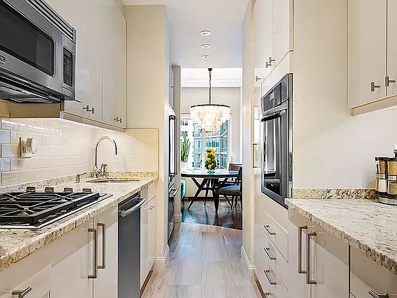 4th image of 200 E 57th St APT 15C