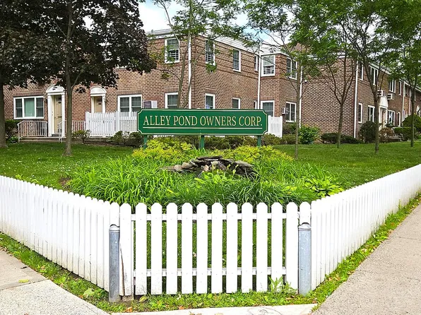 22420 Kingsbury Ave #B, Oakland Gardens, NY 11364
