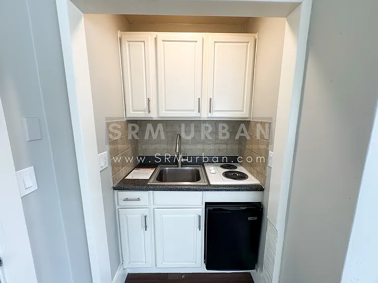 1758 6th Ave #19 — Photo 3