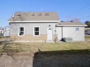 17 Chestnut St, Weldon, IL 61882
