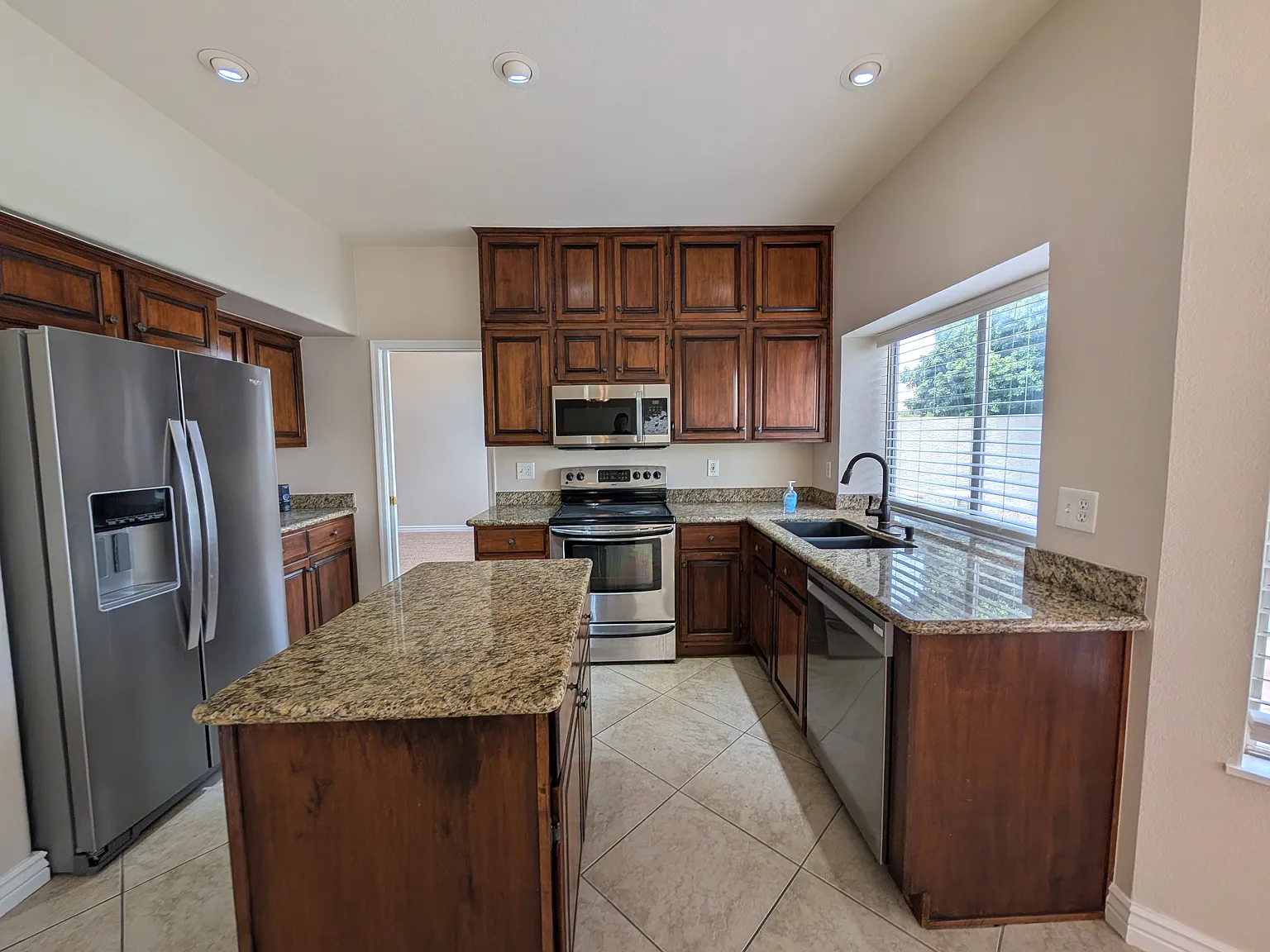 3 bed, 2145 sqft, $2,500 — Photo 3