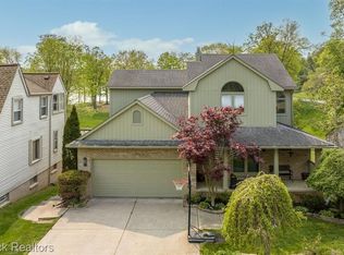 3932 Fieldview Ave, West Bloomfield, MI 48324