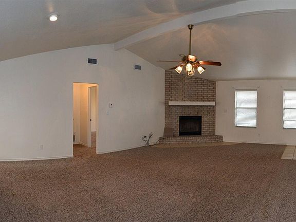 3rd image of 1002 E Texas Ave