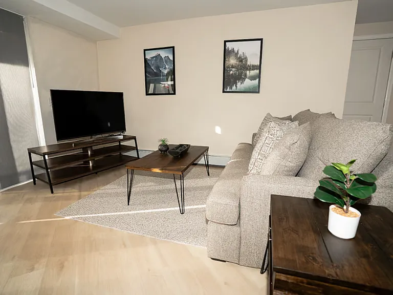 1150 Vine St #203 — Photo 2