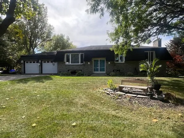 15 Booth St E, Mapleton, ON N0G 2K0