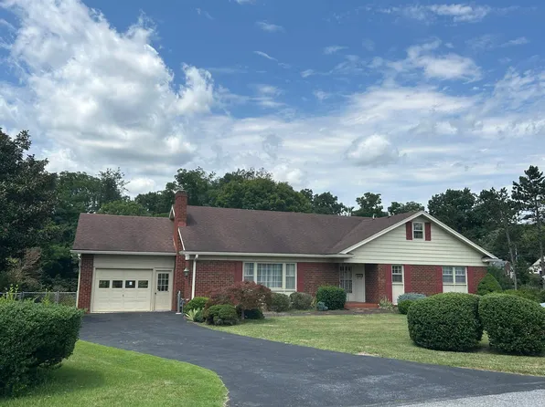 22 Baldwin Dr, Staunton, VA 24401